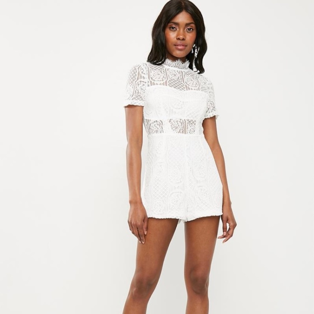 MISSGUIDED NWT LACE SHORT SLEEVE PLAYSUIT